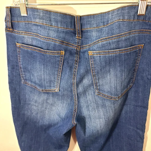 Celebrity Pink Women's Medium Wash Jeans Denim Pants Size 15/32 Distressed - Picture 5 of 7